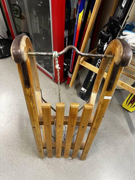 Imagen de Luge en bois vintage pour des moments d'hiver inoubliables