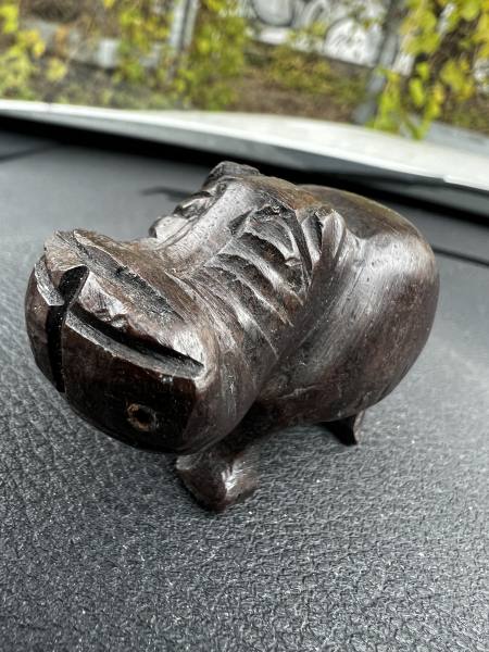 Imagen de Figura hipopótamo madera tallada artesanal